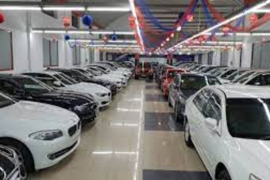 বাজারে কম বিক্রি হওয়া গাড়ি: অনেক কোম্পানির বিভিন্ন মডেলের গাড়ি বাজারে অনেক সময় চলে না। বিক্রি কম হওয়ায় এই গাড়িগুলিকে কোম্পানি তুলে নেয়। পরবর্তীকালে খুব কম দামে 'সেকেন্ড হ্যান্ড' হিসেবে বিক্রি করে তারা। এই ধরনের গাড়িকে ‘স্ক্র্যাপ’ গাড়ি বলা হয়। ‘স্ক্র্যাপ’গাড়ি থেকে দূরে থাকাই ভাল। কারণ বাজারে কম বিক্রি হওয়ায় এর যন্ত্রপাতি পাওয়া যায় না। অল্প দামে কিনলেও পরে অনেক টাকা খসে যেতে পারে। ঝুঁকি অনেক পোহাতে হতে পারে।