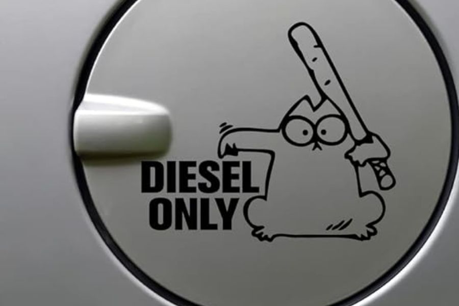 ডিজেলে চলা গাড়ি: ইলেকট্রনিক গাড়ির যুগে ডিজেলের গাড়ি অনেক পুরনো। নতুন হোক বা সেকেন্ড হ্যান্ড ডিজেলের গাড়ি এখন কেনা উচিত নয়। কারণ ভারত সরকারের পক্ষ থেকে ডিজেলের গাড়ি তুলে নেওয়ার চিন্তাভাবনা করা হচ্ছে বেশ কিছু দিন ধরেই। কেন্দ্রীয় সরকারের একটি কমিটি ২০২৭ সাল থেকে ভারতে ডিজেল গাড়ি চালানো বন্ধ করার জন্য একটি সুপারিশ এনেছে। তাই এই গাড়ি এড়িয়ে যাওয়াই উচিত। 