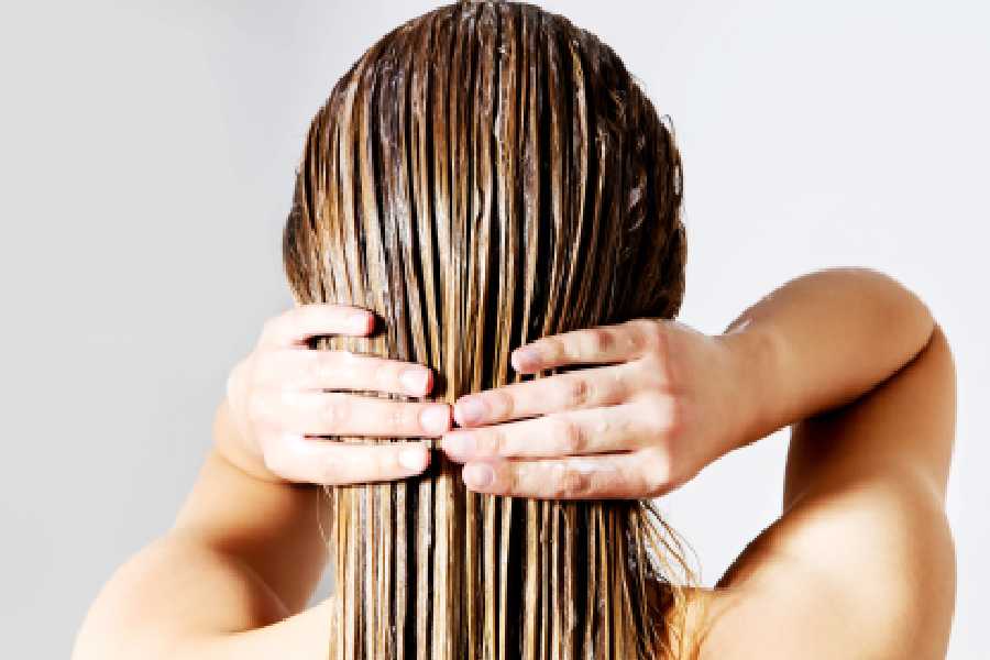 Five effective ways to use eggs for shiny, lustrous hair.