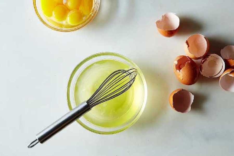 Five effective ways to use eggs for shiny, lustrous hair.