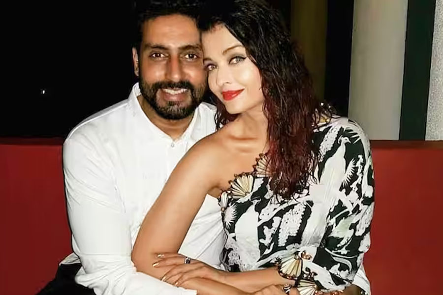 ঐশ্বর্যার সঙ্গে যে মাঝেমধ্যেই তাঁর ঝগড়া লাগে, সে কথা স্বীকার করেছিলেন খোদ অভিষেক। বিয়ে হয়ে যাওয়ার পর তখন অভিষেক-ঐশ্বর্যার সম্পর্কের বয়স তিন বছর। ২০১০ সালে দেওয়া এক পুরনো সাক্ষাৎকারে অভিষেক জানিয়েছিলেন যে ঐশ্বর্যার সঙ্গে তাঁর প্রায়ই ঝগড়া হয়। এবং সব সময় ক্ষমা চান অভিষেকই।