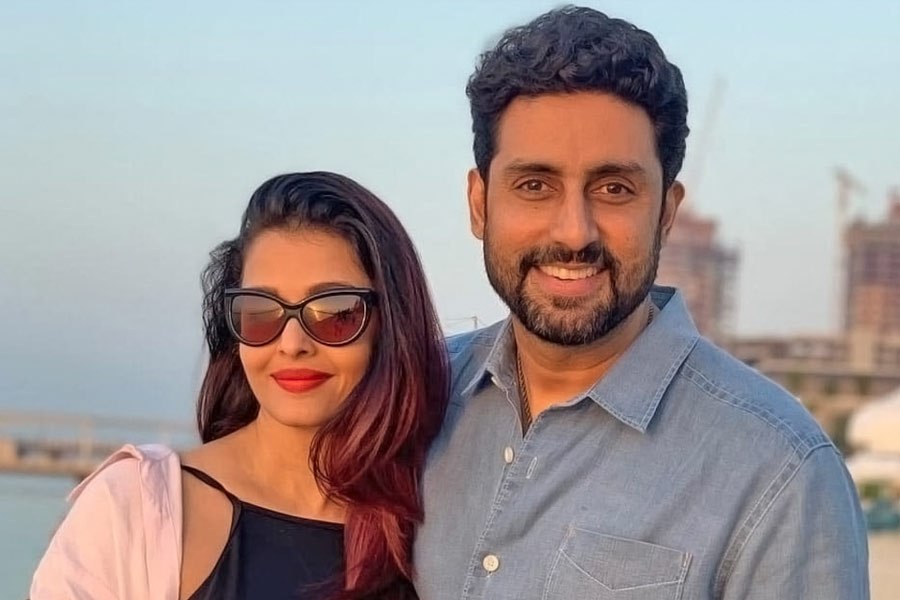 যদিও পুরোটাই মজার ছলে বলেছিলেন অভিষেক। ১৩ বছর আগে বলা সেই কথাগুলি কি সত্যি হয়ে গেল? অভিষেক-ঐশ্বর্যার সম্পর্কে কি সত্যি সত্যিই চিড় ধরল, সত্য জানেন কেবল তাঁরাই।