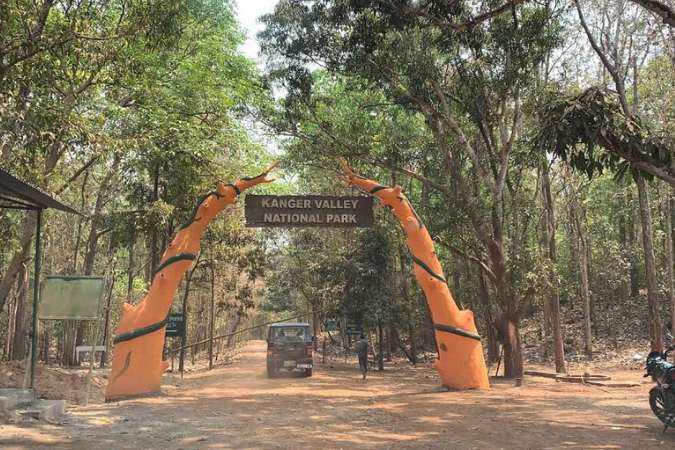 গন্তব্য ১০ : কাঙ্গের গড় জাতীয় উদ্যান -  আগে এর নাম ছিল কাঙ্গের ঘাঁটি জাতীয় উদ্যান। প্রায় ২০০ বর্গ মাইল ঘন জঙ্গলে ভরা এই জাতীয় উদ্যান। কোরাপুট থেকে জগদলপুর হয়ে যেতে হয় এই সংরক্ষিত অরণ্যে। এই অঞ্চলে রয়েছে কুটুমসার গুহাও। জুন থেকে সেপ্টেম্বর মাস এই গুহায় জল ঢোকে। সে সময়ে সম্পূর্ণ বন্ধ থাকে গুহা।