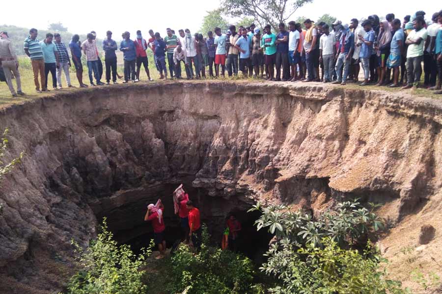 Dead body of a young man in abandoned coal mine in Asansol.