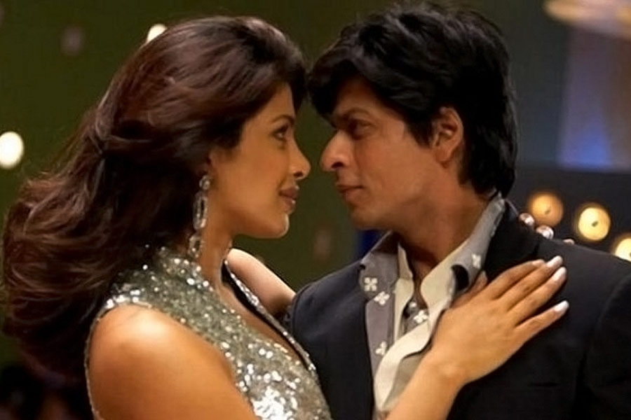 শাহরুখের পাশাপাশি বলি অভিনেত্রী প্রিয়ঙ্কা চোপড়া জোনাসও ‘ডন’ ছবিতে ডনের প্রেমিকা রোমার চরিত্রে অভিনয় করে প্রশংসা কুড়োন।