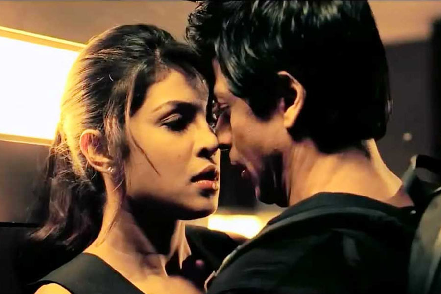 প্রথম পর্ব মুক্তির পাঁচ বছর পর প্রেক্ষাগৃহে মুক্তি পায় ‘ডন ২’। এই ছবিতেও শাহরুখের বিপরীতে অভিনয় করেন প্রিয়ঙ্কা। বড় পর্দায় দুই তারকার সম্পর্কের রসায়ন দর্শকের কাছে প্রিয় হয়ে উঠেছিল।