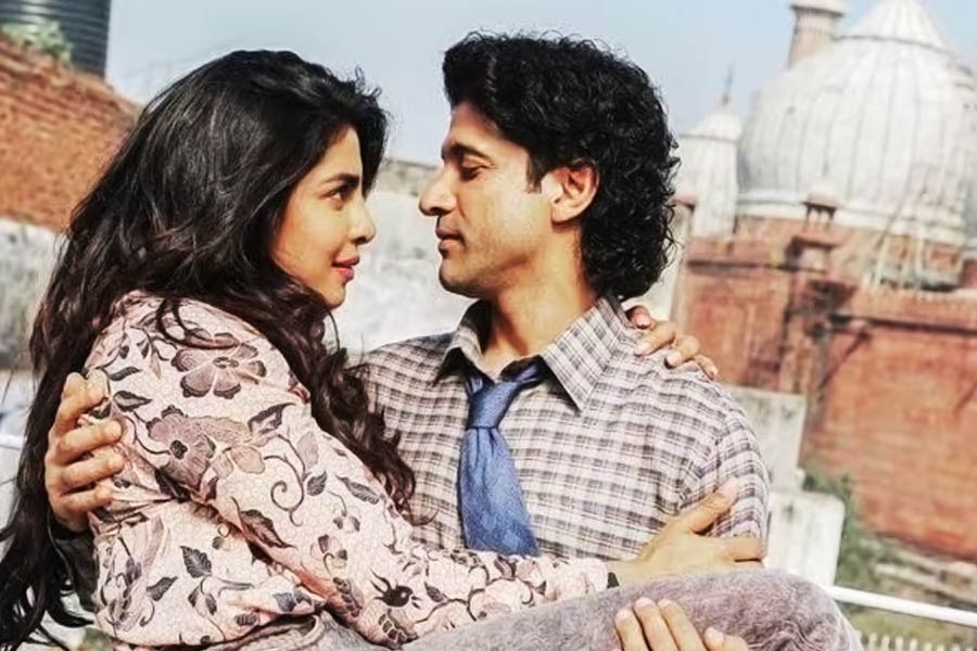 সম্প্রতি মুম্বই আন্তর্জাতিক চলচ্চিত্র উৎসবে যোগ দিতে ভারতে আসেন অভিনেত্রী। শোনা যাচ্ছে, ‘ডন ৩’ নিয়ে সেই সময় ফারহানের সঙ্গে একপ্রস্ত আলোচনা হয় প্রিয়ঙ্কার। যদিও আনুষ্ঠানিক ভাবে কোনও ঘোষণা এখনও করেননি পরিচালক।