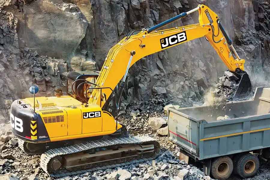 JCB Falls into Gorge in Himachal Pradesh, one killed and one injured