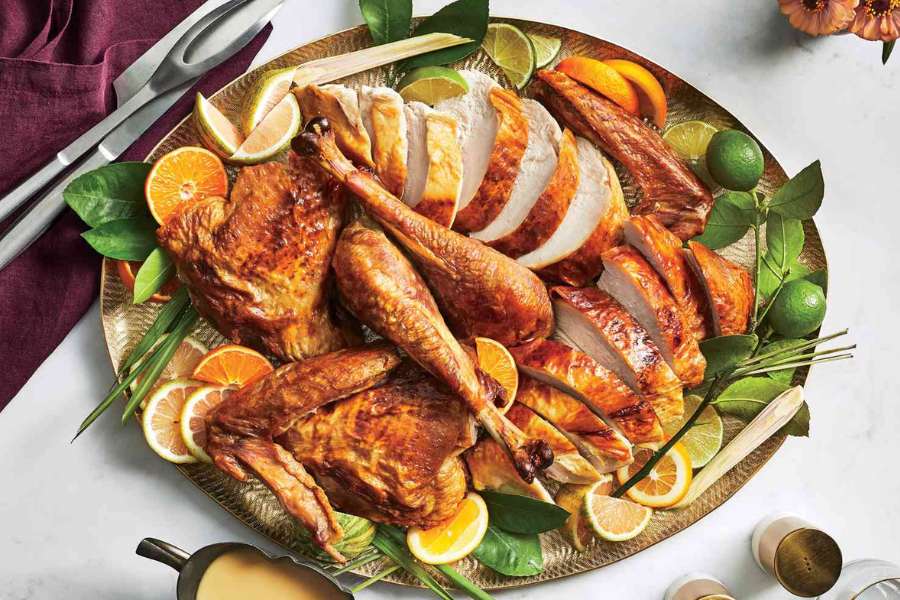 তা ছাড়া, আমাদের টার্কির মাংস খাওয়ার একটা অর্থনৈতিক সুবিধার বিষয়ও রয়েছে। এটা ভীষণ পেট ভরা একটি খাবার। মানে,  ৫০ গ্রাম মুরগির মাংস খেলে আপনার যতটা পেট ভরবে, তার চেয়ে বেশি পেট ভরবে ওই ৫০ গ্রামই টার্কির মাংস খেলে। 