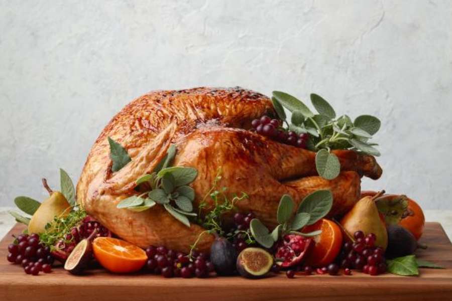 ফলে,  বাজার থেকে আপনি মুরগির তুলনায় কম পরিমাণ টার্কির মাংস কেনার সুবিধা পাচ্ছেন। খরচ কম হচ্ছে অথচ পেট ভরছে বেশি।  এমনিতেও টার্কির মাংসের দাম দোকানে কম। 