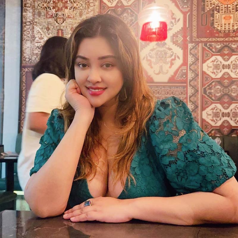 অভিনেত্রীর নাম পায়েল ঘোষ। বলিউডের পাশাপাশি দক্ষিণী ফিল্মজগতের সঙ্গেও যোগ রয়েছে তাঁর। ২ নভেম্বর পায়েল তাঁর এক্স হ্যান্ডলে (সাবেক টুইটার) পোস্ট করে জানান যে তিনি শামিকে বিয়ে করতে চান। বিয়ের ইচ্ছাপ্রকাশ করে দেন একটি শর্ত।