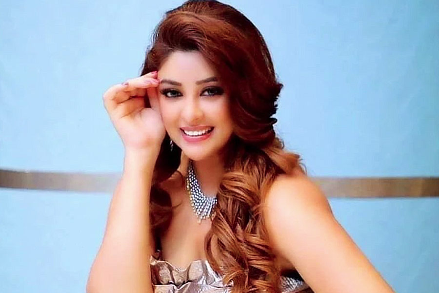 মুম্বইয়ে গিয়ে অভিনয়ের প্রশিক্ষণ নেওয়া শুরু করেন পায়েল। সেখানে তাঁর আলাপ হয় দক্ষিণী পরিচালক চন্দ্রশেখর ইয়েলেতির সঙ্গে। পায়েলকে তেলুগু ভাষার একটি ছবিতে মুখ্যচরিত্রে অভিনয়ের প্রস্তাব দেন চন্দ্রশেখর।