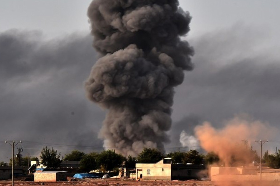তবে ইরানকে দূরে সরাতে গিয়ে সিরিয়ায় বার বার আক্রমণ ওয়াশিংটন এবং তেহরানের সম্পর্কে প্রভাব ফেলতে পারে বলেও আশঙ্কা করা হচ্ছে।