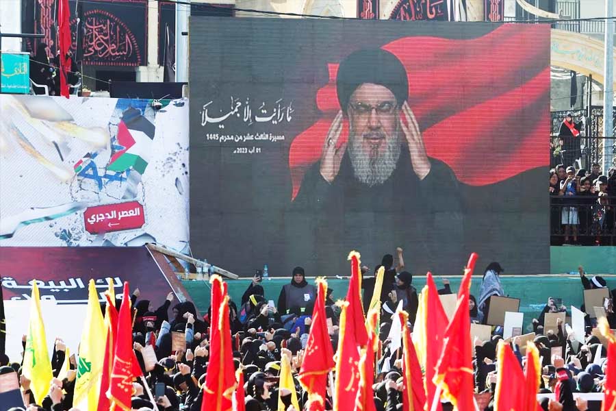 ইজ়রায়েল-হামাস সংঘর্ষে হামাসের দোসর হয়েছে লেবাননের জঙ্গি গোষ্ঠী হিজ়বুল্লা। হামাসের সঙ্গে কাঁধে কাঁধ মিলিয়ে ইজ়রায়েলের বিরুদ্ধে লড়াই শুরু করার কথা জানিয়েছে তারা।