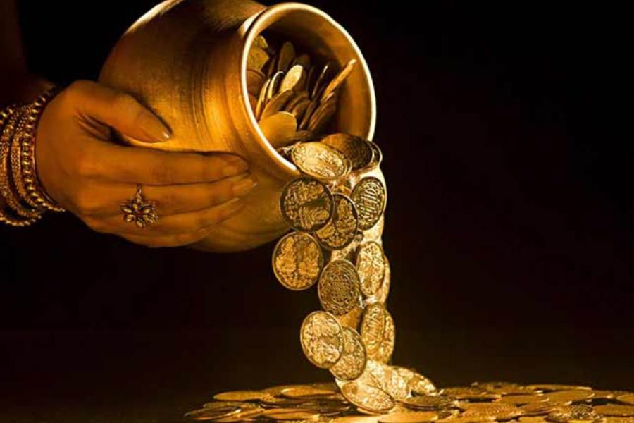 কার্তিক মাসের কৃষ্ণ পক্ষের ত্রয়োদশী তিথিতে পালিত হয় এই ধনতেরস উৎসব। এই বছর ধনতেরস পালিত হবে ১০ নভেম্বর অর্থাৎ আগামী কাল। কিন্তু জানেন কি আগামী কাল কোন সময় কেনাকাটা করার জন্য শুভ? 