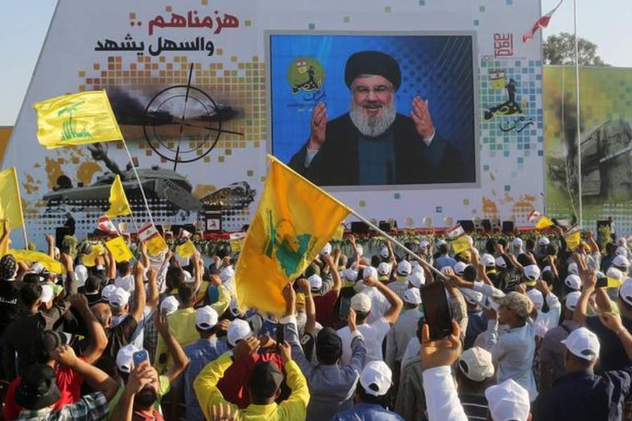 যুদ্ধে যোগ দেওয়ার হুঁশিয়ারি দিয়ে রেখেছে হিজ়বুল্লাও। তারা ঘোষণা করেছে, সঠিক সময় এলে হামাসের সঙ্গে তারাও হাত মেলাবে এবং যুদ্ধ শুরু করবে। লেবাননের এই জঙ্গিগোষ্ঠী ইরানের সহযোগিতায় চলে। ইরানই হিজ়বুল্লাকে যুদ্ধের রসদ জোগায় বলে দাবি।