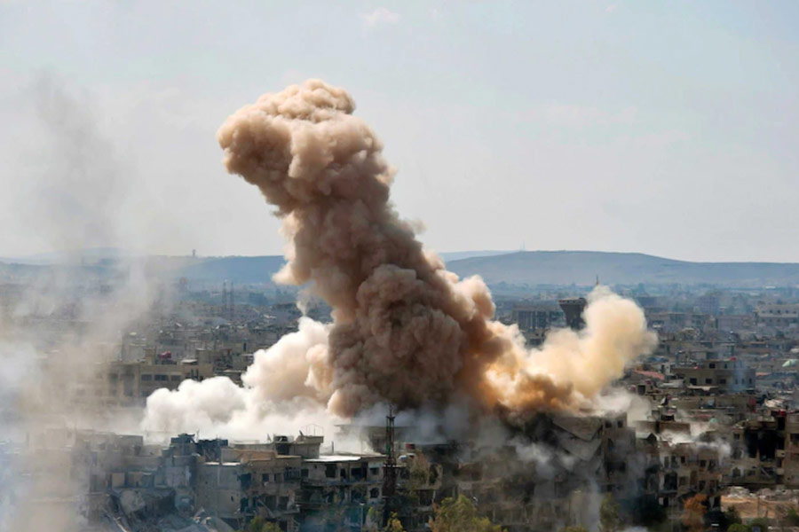 ইজ়রায়েলের প্রাক্তন প্রধানমন্ত্রী নাফতালি বেনেট বলেন, ‘‘বিশ্ব জুড়ে সন্ত্রাসের যে অক্টোপাস রয়েছে ইরান তার প্রধান। সেই অক্টোপাসের একটি হাত হিজ়বুল্লা এবং অন্যটি হামাস।’’