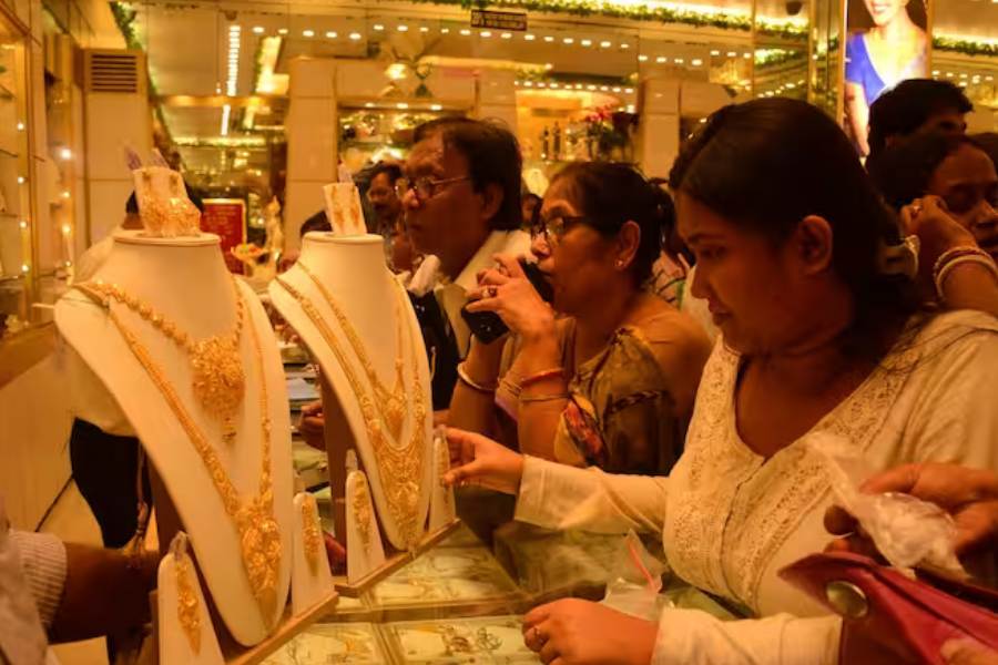 সোনা, রুপো বা অনান্য ঘর গেরস্থালির জিনিস কেনার শুভ সময় দুপুর ২টো ৩৫ মিনিট থেকে সন্ধে ৬টা ৪০মিনিট অবধি। 