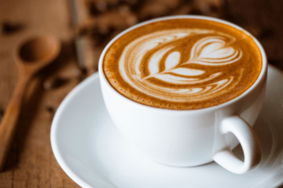 সঙ্গীকে নিয়ে সান্ধ্যভ্রমণে বেরিয়ে কোথাও বসে এক কাপ ব্ল্যাক কফি না খেলে আবার প্রেম আড়ে বহরে বাড়ে!  অনেকেরই ঘুম থেকে উঠেই কফির মগ হাতে তুলে না নিলে সারা দিন ভালো কাটে না!  পরীক্ষার মুখে রাত জেগে পড়ার ফাঁকে এক কাপ কফি না হলে চলে না!