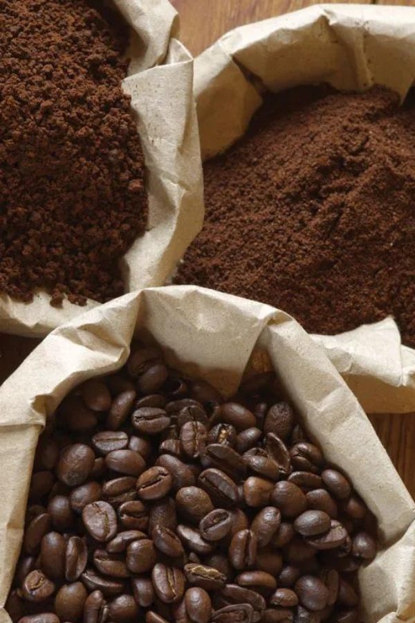 সকাল থেকে রাত, আনন্দ থেকে ক্লান্তি, প্রেম থেকে বিরহ- সবেতেই কফি, তোমাকে চাই!   হ্যাঁ, বৈজ্ঞানিক ব্যাখ্যাতেও গরম বা কোল্ড কিংবা ব্ল্যাক কফি পান মনুষ্য শরীরের জন্য উপকারী যেমন, মনের জন্যও তেমনই ভাল। 