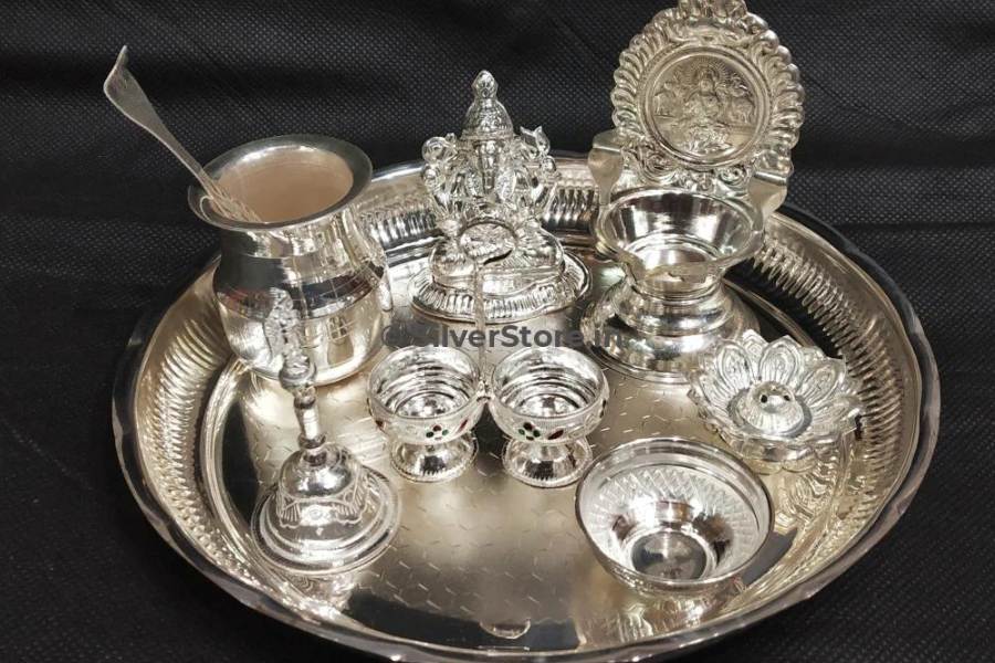 কিন্তু চিন্তা নেই, ওই সময়ে কেনাকাটা না করতে পারলেও পরের দিন সুযোগ থাকছে। যেহেতু ত্রয়োদশী তিথি পরের দিন দুপুর পর্যন্ত থাকছে, তাই ১১ নভেম্বর দুপুর ১টা ৫৭ মিনিট অবধি আপনি কিনতে পারবেন। 