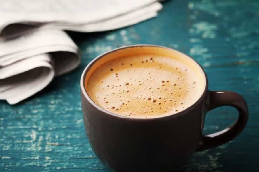 কিন্তু কফি খেলে যে সব উপকার মেলে, তার চেয়ে অনেক বেশি অপকার হয় দৈনিক অতিরিক্ত কফি খেলে। শারীরিক ও মানসিক, দু'দিকেই অপকার।  আসলে কফি খাওয়ার একটি নিয়ম আছে। তার বাইরে গেলেই স্বাস্থ্যকর কফি হয়ে উঠতে পারে বিপজ্জনক! 