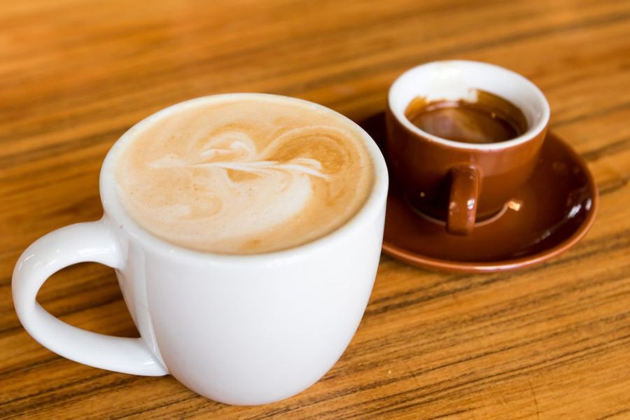 আবার যাঁরা অনিদ্রায় ভোগেন, তাঁরা বেশি কফি খেলে ঘুমোতে পারবেন না। মাথাব্যথা, অম্লতায় ভুগবেন। খিটখিটে মানসিকতার হয়ে পড়ার আশঙ্কা থাকে।