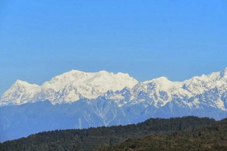 কীভাবে যাবেন - ঝান্ডির নিকটবর্তী রেল স্টেশন নিউ মাল জংশন। হাওড়া থেকে নিউ জলপাইগুড়ি এক্সপ্রেসে চেপে ওই স্টেশনে নামতে হবে।  শিলিগুড়ি থেকে সড়কপথে ঝান্ডি ৮৫-৯০ কিলোমিটার। গাড়ি ভাড়া ৩০০০-৩৫০০ টাকা। 
