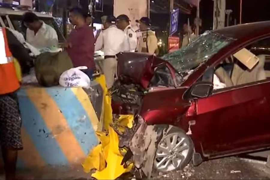 SUV hits many cars at Bandra-Worli sea link in Mumbai, 3 killed