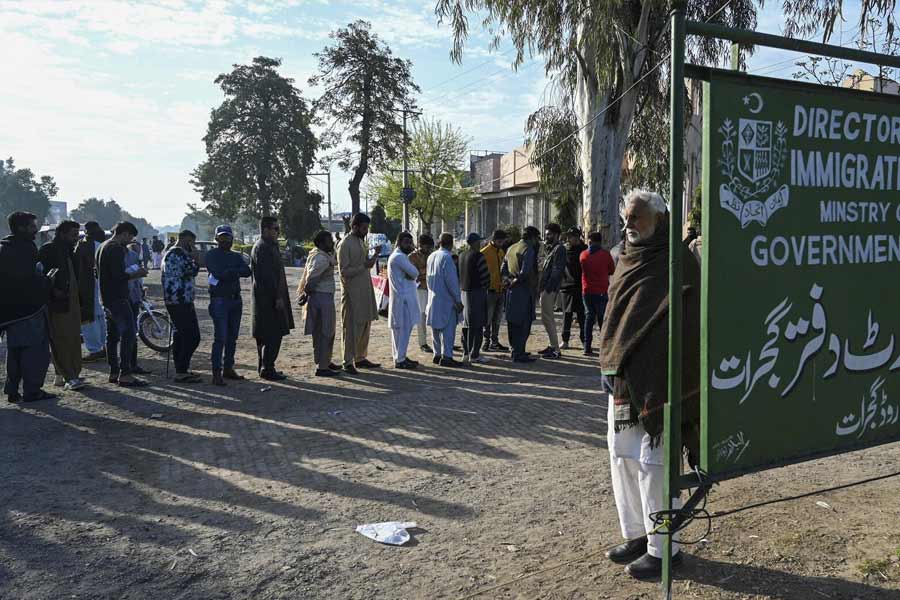 Due to shortage of Lamination paper Pakistan unable to print new passport