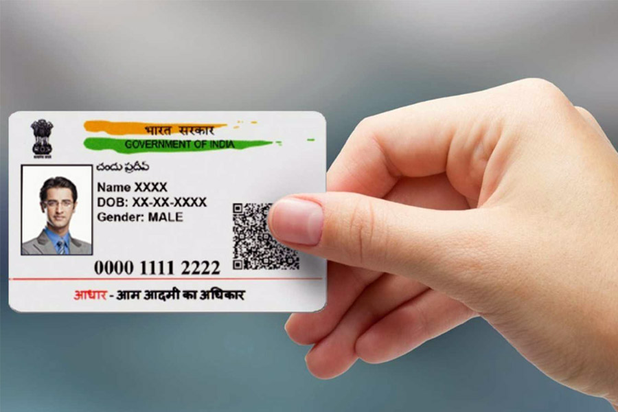 ব্যাঙ্ক অ্যাকাউন্ট থেকে শুরু করে প্যান কার্ডের সঙ্গে লিঙ্ক করা, অনন্য ১২ সংখ্যার আধার কার্ডের গুরুত্ব প্রতিটি দেশবাসীর জীবনে অপরিসীম। ভারতীয়দের কাছে আধার কেবলমাত্র পরিচয়পত্র নয়, দেশবাসী হওয়ার প্রমাণ হিসেবেও উঠে এসেছে বার বার।