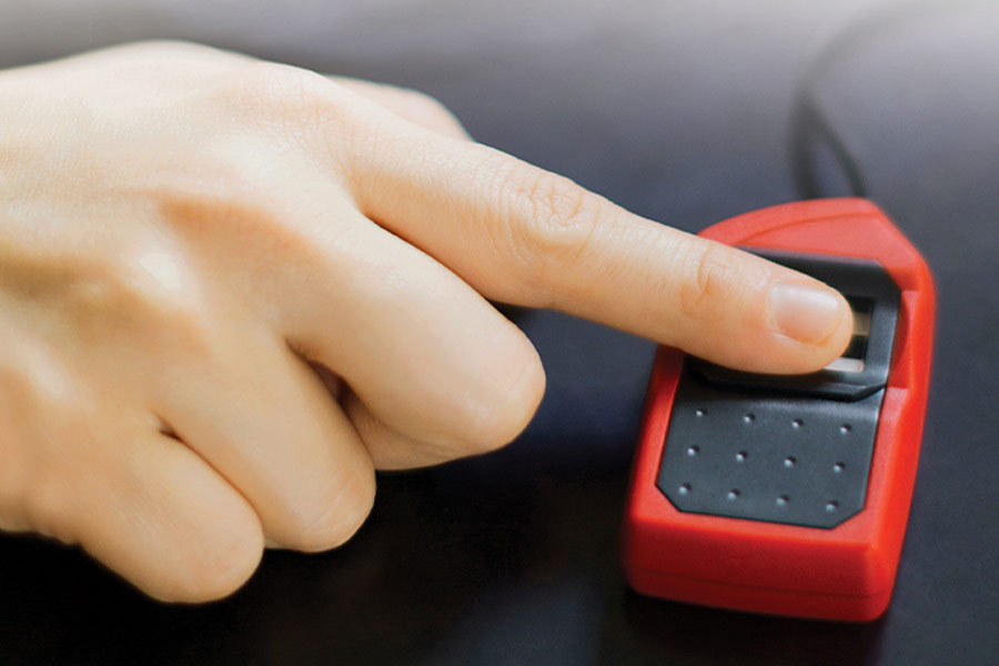 যদি মোবাইল নম্বর আধারের সঙ্গে সংযুক্ত থাকে, তা হলে এনরোলমেন্ট আইডি বা আধার নম্বর পাওয়া আরও সহজ।