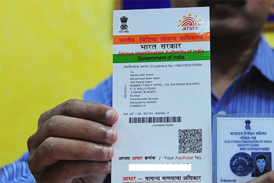 এনরোলমেন্ট আইডি জোগাড় করে ওই নাগরিককে আবার ১৯৪৭ নম্বরে ফোন করতে হবে। আইডি নম্বর দিয়ে সহজেই পাওয়া যাবে আধার নম্বর।