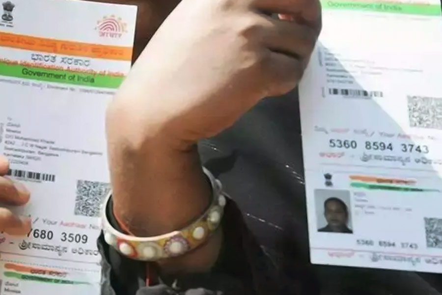 তবে কোনও নাগরিক যদি ১৯৪৭ নম্বরে ফোন করে সঠিক তথ্য না দিতে পারেন, তা হলে শত চেষ্টা করেও এনরোলমেন্ট আইডি পাওয়া যাবে না।