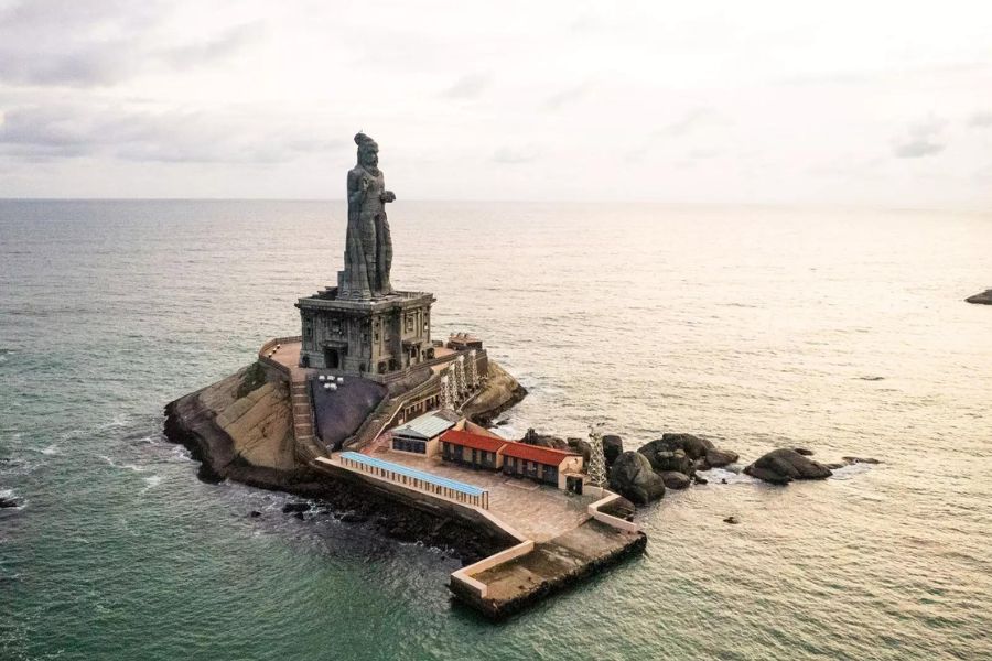 তামিলনাড়ু রাজ্যে এই জেলাটির দক্ষিণে একটি বিশেষ স্থানের দিকে পিছন ফিরে উত্তর দিকে কখনও তাকিয়ে দেখেছেন কি? দেখে থাকলে নিশ্চয়ই মনে পড়ছে সেই মুহূর্তে মনের মধ্যে জাগা অনির্বচনীয় অনুভূতির কথা! আর যদি না দেখে থাকেন, তা হলে আপনার পরের ভ্রমণে অবশ্যই রাখুন, সমুদ্রের বুকে ভারতের সর্ব দক্ষিণের শেষ বিন্দুকে!