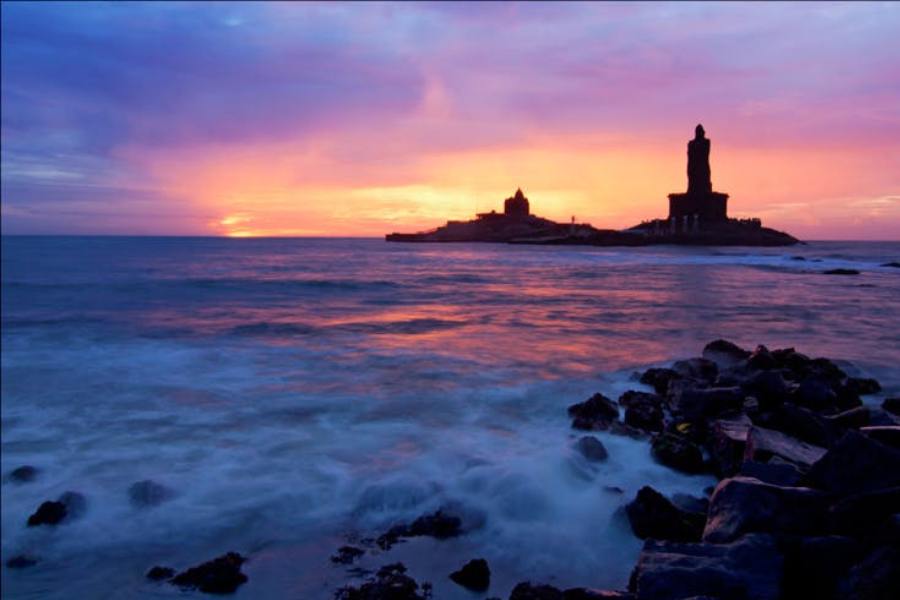 বাঙালির চির গর্বের শহর কন্যাকুমারী। এখানেই স্বামী বিবেকানন্দ সাধনায় সিদ্ধিলাভ করেছিলেন। 