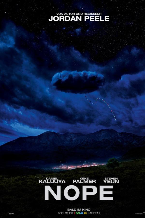 ৪. নোপ -  মুক্তি - ২২ জুলাই ২০২২। ভাষা - ইংরেজি পরিচালক - জর্ডান পিল।  অভিনয়ে - ড্যানিয়েল কালুইয়া, কেকে পামের, স্টিভেন ইয়ান, প্রমুখ।  গল্পের সারাংশ - বিজ্ঞান নির্ভর ভয়ের সিনেমা। ক্যালিফোর্নিয়ার হেউড পরিবার চলচ্চিত্র নির্মাণের জন্য ঘোড়া প্রশিক্ষণ দিত। তাঁদের একটি খামার ছিল। এক দিন সেখানে আকাশ থেকে ধাতব বস্তু পড়ে। তার আঘাতে সিনিয়র হেউড মারা যান। তারপর থেকে ঘটতে থাকে একের পর এক ভয়ার্ত সব ঘটনা!