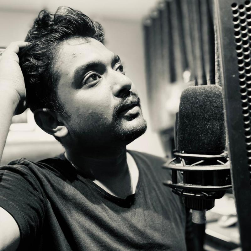 শোভনের মতোই উদারপন্থীদের একাংশের আরও একটি যুক্তি হল, এ আর রহমানের সুরের দৌলতে নজরুলের লেখা এই গান বিশ্বের দরবারে পৌঁছচ্ছে। সেটাও তো দেখতে হবে। যাঁরা কখনও এ গান শোনেননি, তাঁরা এই গান শুনছেন। এটাও তো প্রাপ্তি হিসাবে ধরতে হবে।