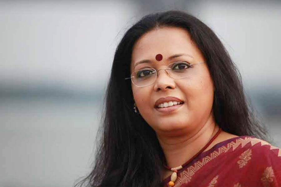 শিল্পী লোপামুদ্রাও লিখেছেন প্রতিবাদের কথা। লিখেছেন, বাঙালি কোনও রকম অন্যায় সহ্য করে না। তবে একই সঙ্গে তিনি মনে করিয়ে দিয়েছেন, এই যত প্রতিবাদ তার সবটাই সমাজমাধ্যম ভিত্তিক। শিল্পী লিখেছেন, ‘‘বাঙালি জেগে উঠেছে ফেসবুকে। আবার ভুলেও যাবে।’’