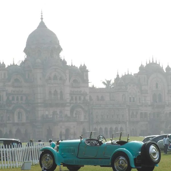 This is the world largest residence which is housed in india and have a bengal connection too
