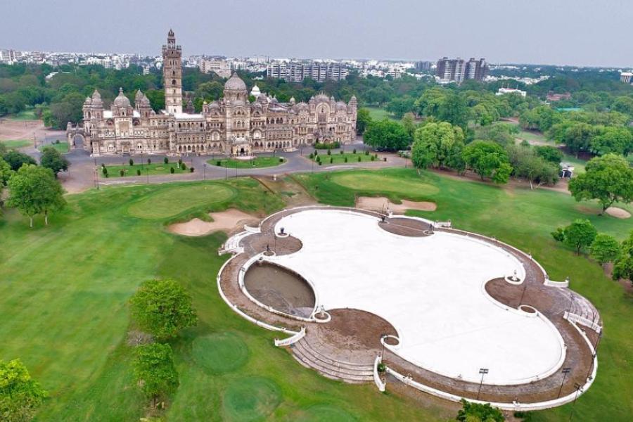 This is the world largest residence which is housed in india and have a bengal connection too