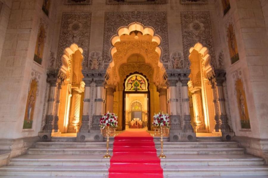 This is the world largest residence which is housed in india and have a bengal connection too