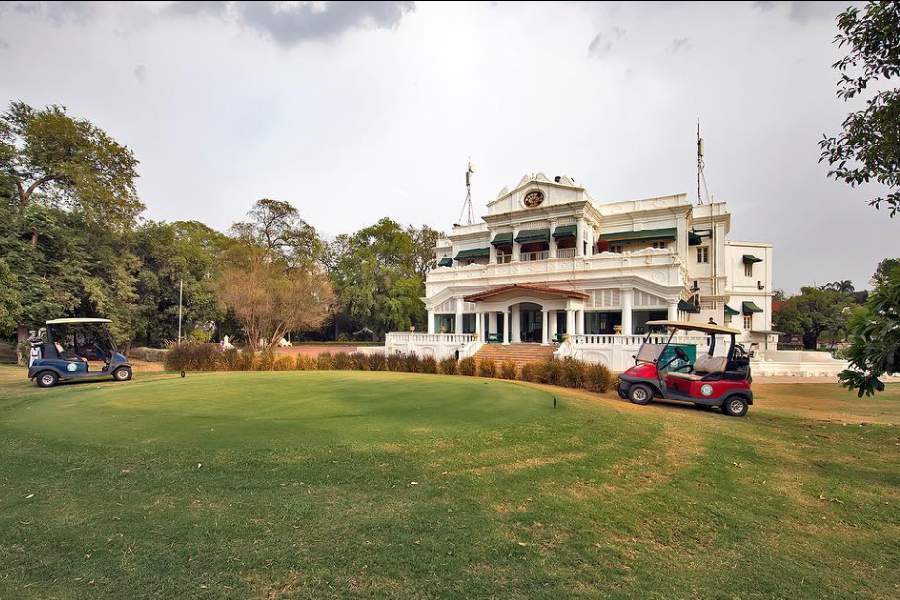 This is the world largest residence which is housed in india and have a bengal connection too