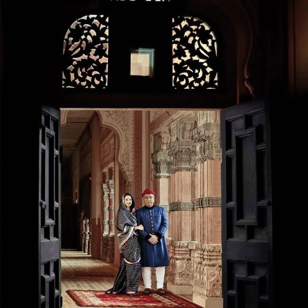 This is the world largest residence which is housed in india and have a bengal connection too