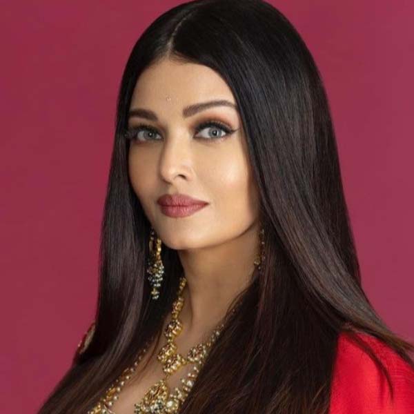 ১ নভেম্বর ৫০ বছরে পা দিলেন বলি অভিনেত্রী এবং বচ্চন পরিবারের পুত্রবধূ ঐশ্বর্যা রাই বচ্চন। কিন্তু তাঁর জন্মদিন নিয়ে হইচই হল না বচ্চন পরিবারে।