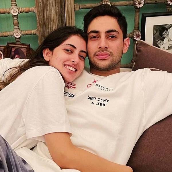 ‘দ্য আর্চিস’-এর প্রচার ঝলক মুক্তি পাওয়ার পর বচ্চন পরিবারের সকল সদস্য নিজেদের সমাজমাধ্যমের পাতায় অগস্ত্যকে কেরিয়ার শুরুর শুভেচ্ছাবার্তা জানান। তবে অভিষেককে দেখা যায় অন্য রূপে।