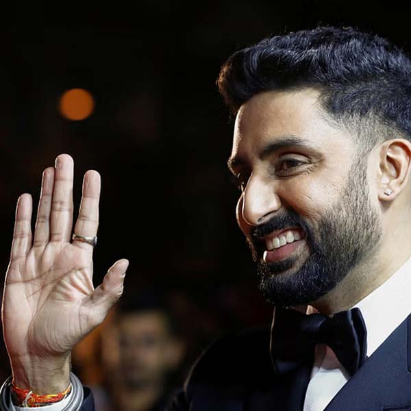 ইনস্টাগ্রামে অভিষেক লেখেন, ‘‘প্রচার ঝলকটি দুর্দান্ত হয়েছে। আর অপেক্ষা করতে পারছি না আমি। অগস্ত্য, তোমায় নিয়ে খুব গর্বিত বোধ করছি।’’