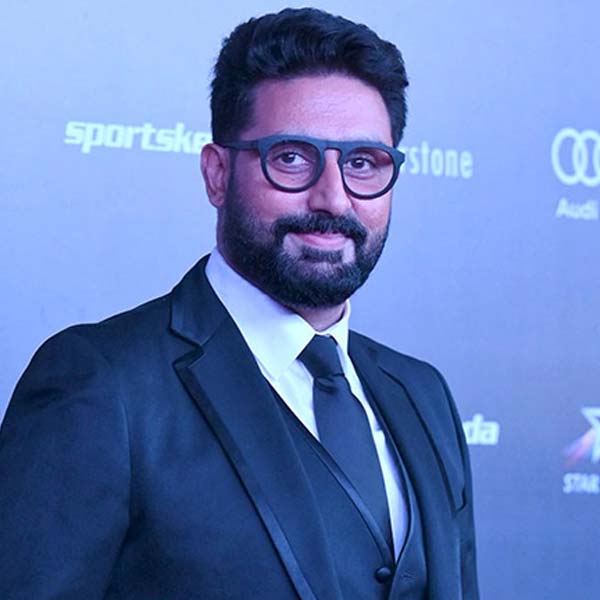 পোস্টে অগস্ত্যের শৈশবের কথাও উল্লেখ করেন অভিষেক। ভাগ্নেকে উদ্দেশ করে অভিষেক লেখেন, ‘‘তুমি যখন ছোট ছিলে তখন এয়ার গিটার বাজাতে বাজাতে আমার বিছানায় উঠে লাফালাফি করতে। এখনও তোমার সেই একই রকম উত্তেজনা ধরা পড়ছে পর্দায়।’’