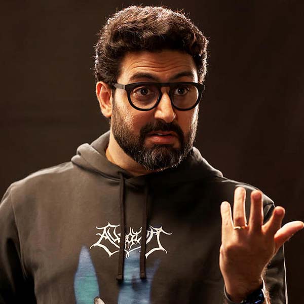 অগস্ত্যের পাশাপাশি অন্য তারকাসন্তানকেও শুভেচ্ছা জানান অভিষেক। অগস্ত্যকে আদর করে জ়ো নামে ডেকে অভিষেক বলেন, ‘‘এই তো সবে নতুন যাত্রা শুরু করলে তুমি। ভাল করে কাজ করো। বাচ্চাদেরও অনেক শুভেচ্ছা এবং ভালবাসা। সবাইকে সিনেমাজগতে স্বাগত জানাই।’’