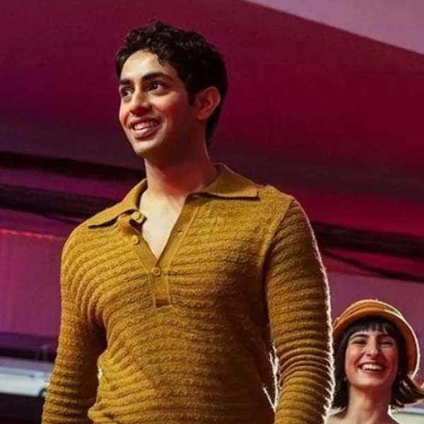 ঐশ্বর্যার অনুরাগীমহলের একাংশের দাবি, বচ্চন পরিবারের সকলেই যে সমাজমাধ্যমে সক্রিয় তার প্রমাণ পাওয়া যায় অগস্ত্যকে শুভেচ্ছা জানানোর সময়। ঐশ্বর্যাকে তা হলে কেন জন্মদিনের শুভেচ্ছা জানাননি পরিবারের কেউ?